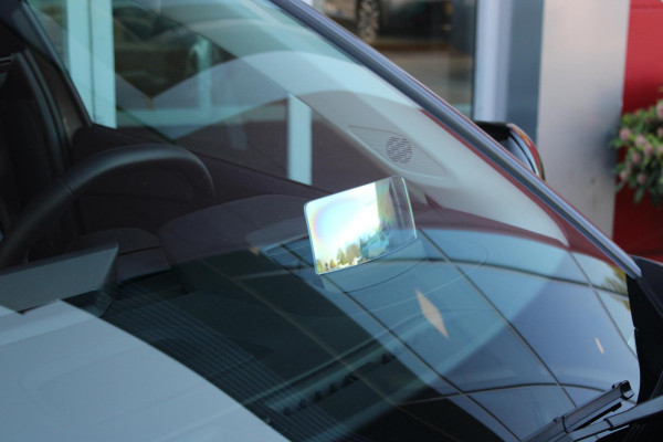 Citroën C4 C4 1.2 HYbrid 145PK MAX | HEAD UP DISPLAY | CAMERA VOOR + ACHTER | NAVIGATIE | DRAADLOZE TELEFOONLADER | FULL LED KOPLAMPEN | DRAADLOZE APPLE CARPLAY/ANDROID AUTO | 18" LICHTMETALEN VELGEN | ADAPTIVE CRUISE CONTROL | CLIMATE CONTROL | LEDEREN BEKLEDING | DAB+ RADIO | KEYLESS ENTRY/START |