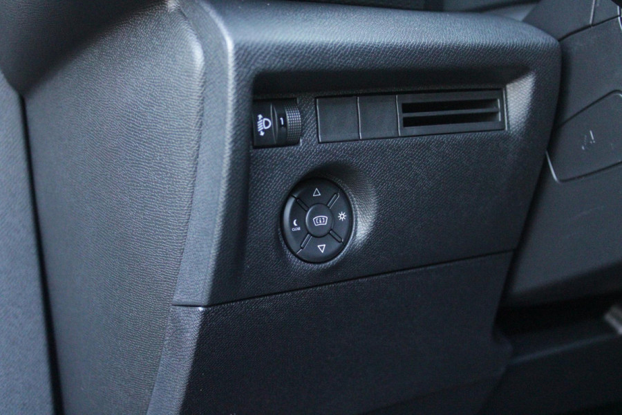 Citroën C4 C4 1.2 HYbrid 145PK MAX | HEAD UP DISPLAY | CAMERA VOOR + ACHTER | NAVIGATIE | DRAADLOZE TELEFOONLADER | FULL LED KOPLAMPEN | DRAADLOZE APPLE CARPLAY/ANDROID AUTO | 18" LICHTMETALEN VELGEN | ADAPTIVE CRUISE CONTROL | CLIMATE CONTROL | LEDEREN BEKLEDING | DAB+ RADIO | KEYLESS ENTRY/START |