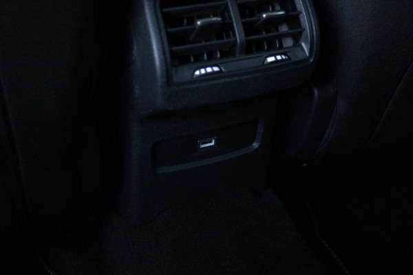 Citroën C4 C4 1.2 HYbrid 145PK MAX | HEAD UP DISPLAY | CAMERA VOOR + ACHTER | NAVIGATIE | DRAADLOZE TELEFOONLADER | FULL LED KOPLAMPEN | DRAADLOZE APPLE CARPLAY/ANDROID AUTO | 18" LICHTMETALEN VELGEN | ADAPTIVE CRUISE CONTROL | CLIMATE CONTROL | LEDEREN BEKLEDING | DAB+ RADIO | KEYLESS ENTRY/START |