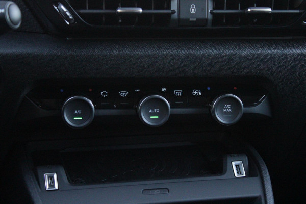 Citroën C4 C4 1.2 HYbrid 145PK MAX | HEAD UP DISPLAY | CAMERA VOOR + ACHTER | NAVIGATIE | DRAADLOZE TELEFOONLADER | FULL LED KOPLAMPEN | DRAADLOZE APPLE CARPLAY/ANDROID AUTO | 18" LICHTMETALEN VELGEN | ADAPTIVE CRUISE CONTROL | CLIMATE CONTROL | LEDEREN BEKLEDING | DAB+ RADIO | KEYLESS ENTRY/START |