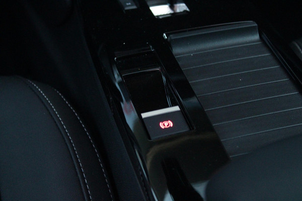 Citroën C4 C4 1.2 HYbrid 145PK MAX | HEAD UP DISPLAY | CAMERA VOOR + ACHTER | NAVIGATIE | DRAADLOZE TELEFOONLADER | FULL LED KOPLAMPEN | DRAADLOZE APPLE CARPLAY/ANDROID AUTO | 18" LICHTMETALEN VELGEN | ADAPTIVE CRUISE CONTROL | CLIMATE CONTROL | LEDEREN BEKLEDING | DAB+ RADIO | KEYLESS ENTRY/START |