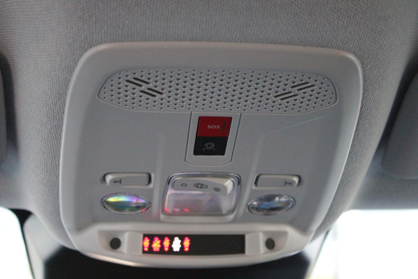 Citroën C4 C4 1.2 HYbrid 145PK MAX | HEAD UP DISPLAY | CAMERA VOOR + ACHTER | NAVIGATIE | DRAADLOZE TELEFOONLADER | FULL LED KOPLAMPEN | DRAADLOZE APPLE CARPLAY/ANDROID AUTO | 18" LICHTMETALEN VELGEN | ADAPTIVE CRUISE CONTROL | CLIMATE CONTROL | LEDEREN BEKLEDING | DAB+ RADIO | KEYLESS ENTRY/START |