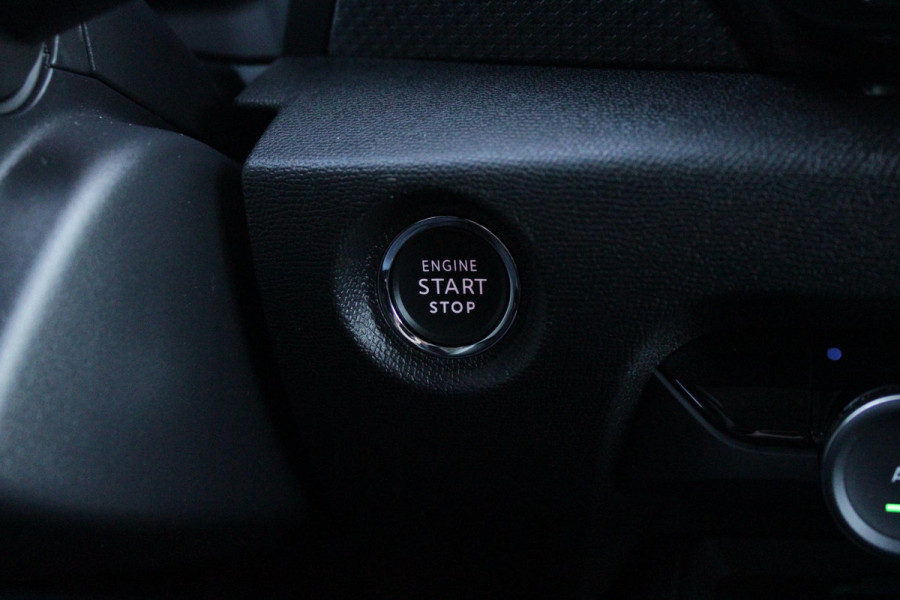 Citroën C4 C4 1.2 HYbrid 145PK MAX | HEAD UP DISPLAY | CAMERA VOOR + ACHTER | NAVIGATIE | DRAADLOZE TELEFOONLADER | FULL LED KOPLAMPEN | DRAADLOZE APPLE CARPLAY/ANDROID AUTO | 18" LICHTMETALEN VELGEN | ADAPTIVE CRUISE CONTROL | CLIMATE CONTROL | LEDEREN BEKLEDING | DAB+ RADIO | KEYLESS ENTRY/START |