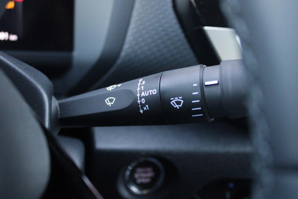 Citroën C4 C4 1.2 HYbrid 145PK MAX | HEAD UP DISPLAY | CAMERA VOOR + ACHTER | NAVIGATIE | DRAADLOZE TELEFOONLADER | FULL LED KOPLAMPEN | DRAADLOZE APPLE CARPLAY/ANDROID AUTO | 18" LICHTMETALEN VELGEN | ADAPTIVE CRUISE CONTROL | CLIMATE CONTROL | LEDEREN BEKLEDING | DAB+ RADIO | KEYLESS ENTRY/START |