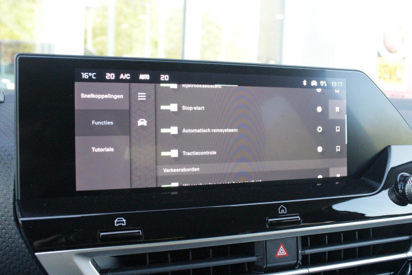 Citroën C4 C4 1.2 HYbrid 145PK MAX | HEAD UP DISPLAY | CAMERA VOOR + ACHTER | NAVIGATIE | DRAADLOZE TELEFOONLADER | FULL LED KOPLAMPEN | DRAADLOZE APPLE CARPLAY/ANDROID AUTO | 18" LICHTMETALEN VELGEN | ADAPTIVE CRUISE CONTROL | CLIMATE CONTROL | LEDEREN BEKLEDING | DAB+ RADIO | KEYLESS ENTRY/START |