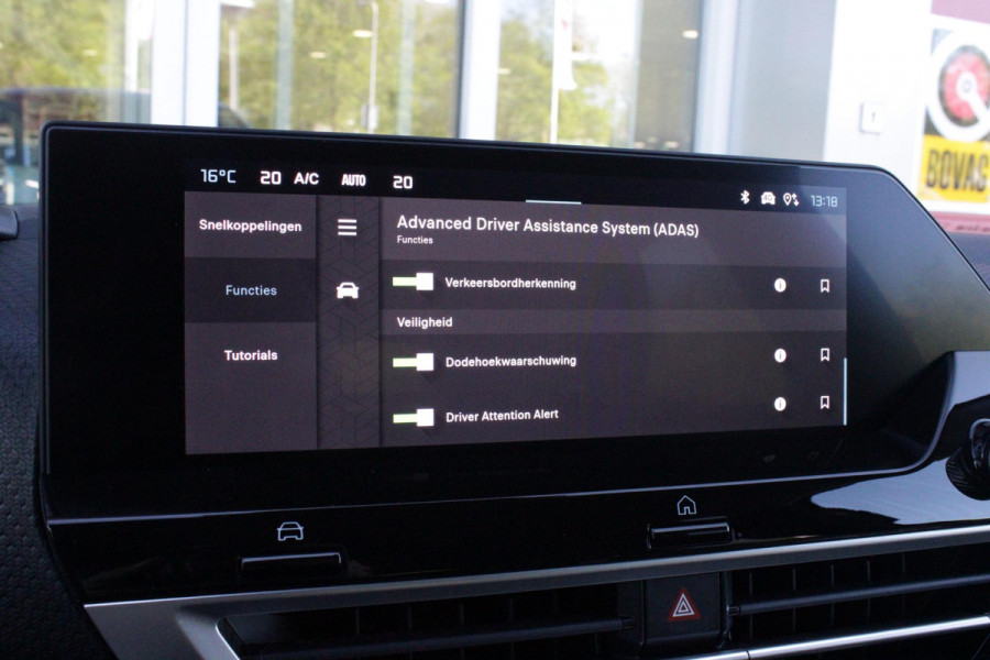 Citroën C4 C4 1.2 HYbrid 145PK MAX | HEAD UP DISPLAY | CAMERA VOOR + ACHTER | NAVIGATIE | DRAADLOZE TELEFOONLADER | FULL LED KOPLAMPEN | DRAADLOZE APPLE CARPLAY/ANDROID AUTO | 18" LICHTMETALEN VELGEN | ADAPTIVE CRUISE CONTROL | CLIMATE CONTROL | LEDEREN BEKLEDING | DAB+ RADIO | KEYLESS ENTRY/START |