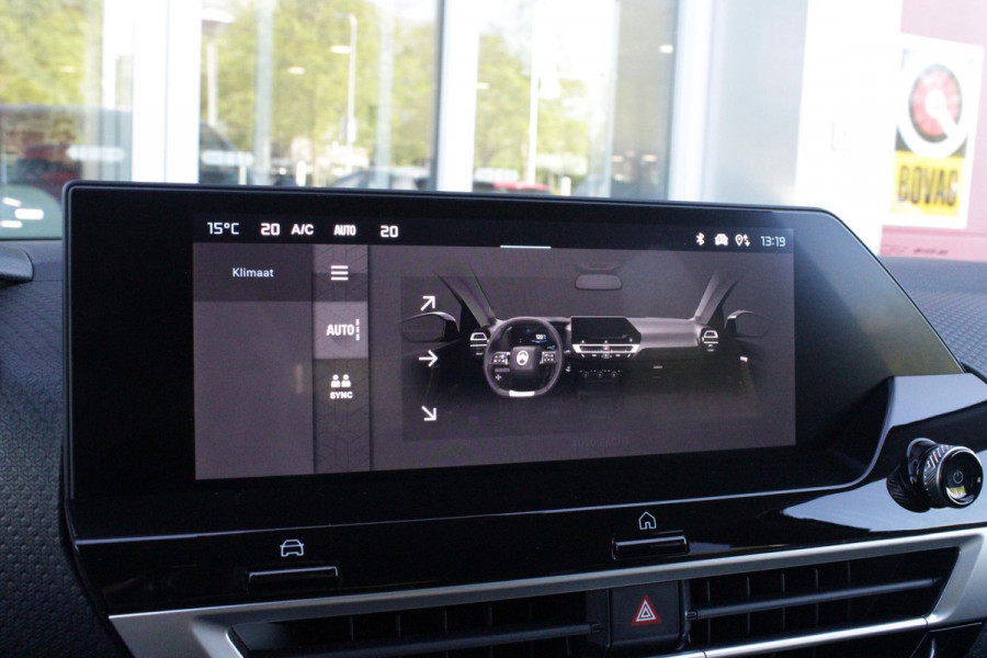 Citroën C4 C4 1.2 HYbrid 145PK MAX | HEAD UP DISPLAY | CAMERA VOOR + ACHTER | NAVIGATIE | DRAADLOZE TELEFOONLADER | FULL LED KOPLAMPEN | DRAADLOZE APPLE CARPLAY/ANDROID AUTO | 18" LICHTMETALEN VELGEN | ADAPTIVE CRUISE CONTROL | CLIMATE CONTROL | LEDEREN BEKLEDING | DAB+ RADIO | KEYLESS ENTRY/START |