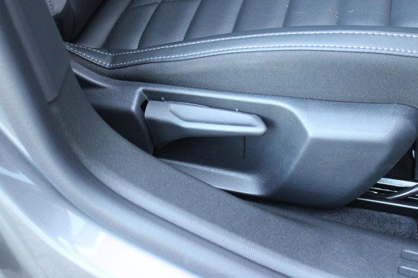 Citroën C4 C4 1.2 HYbrid 145PK MAX | HEAD UP DISPLAY | CAMERA VOOR + ACHTER | NAVIGATIE | DRAADLOZE TELEFOONLADER | FULL LED KOPLAMPEN | DRAADLOZE APPLE CARPLAY/ANDROID AUTO | 18" LICHTMETALEN VELGEN | ADAPTIVE CRUISE CONTROL | CLIMATE CONTROL | LEDEREN BEKLEDING | DAB+ RADIO | KEYLESS ENTRY/START |