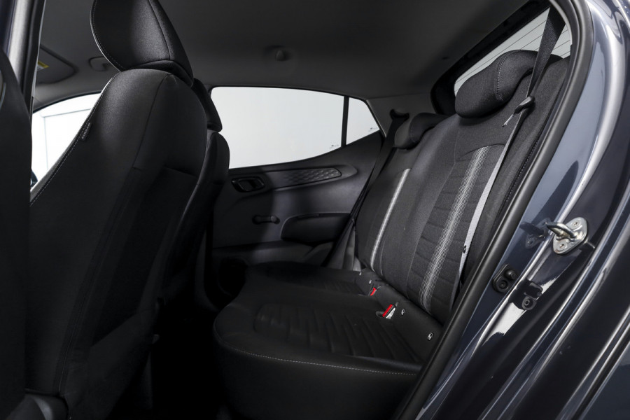 Hyundai i10 1.0 Comfort Smart | Cruise | Stoel-+Stuurverw. | PDC | Camera | NAV + App. Connect | Airco | DAB | LM 16" |