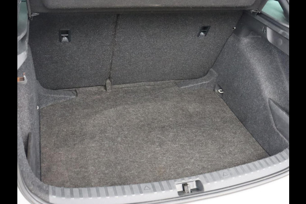 Škoda SCALA 1.0 TSI Sport | Automaat | Panoramadak | Carplay | Full LED | Climate control | Sportstoelen | Parkeerhulp | Cruise control | Bluetooth | 17'' | Getint glas