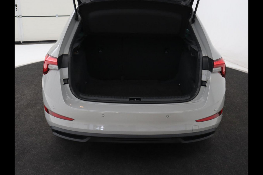 Škoda SCALA 1.0 TSI Sport | Automaat | Panoramadak | Carplay | Full LED | Climate control | Sportstoelen | Parkeerhulp | Cruise control | Bluetooth | 17'' | Getint glas