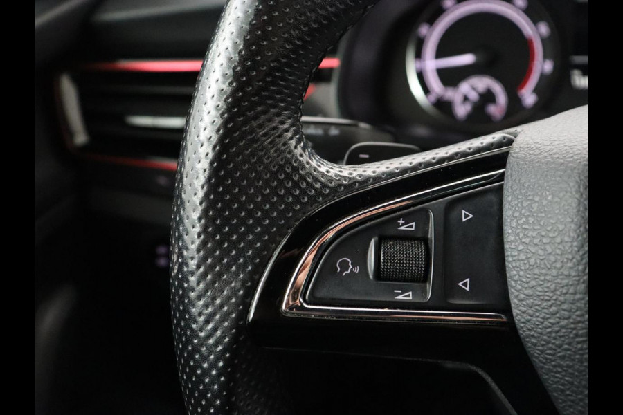 Škoda SCALA 1.0 TSI Sport | Automaat | Panoramadak | Carplay | Full LED | Climate control | Sportstoelen | Parkeerhulp | Cruise control | Bluetooth | 17'' | Getint glas