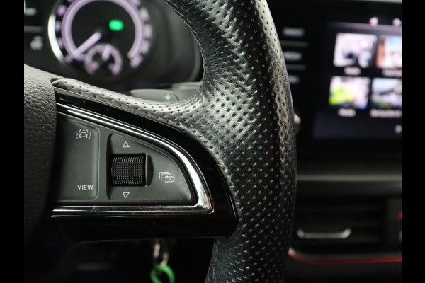 Škoda SCALA 1.0 TSI Sport | Automaat | Panoramadak | Carplay | Full LED | Climate control | Sportstoelen | Parkeerhulp | Cruise control | Bluetooth | 17'' | Getint glas