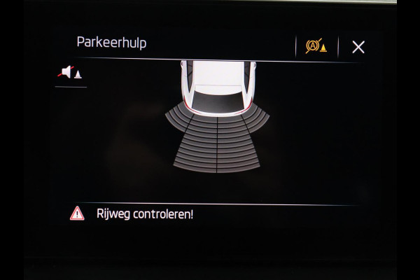 Škoda SCALA 1.0 TSI Sport | Automaat | Panoramadak | Carplay | Full LED | Climate control | Sportstoelen | Parkeerhulp | Cruise control | Bluetooth | 17'' | Getint glas