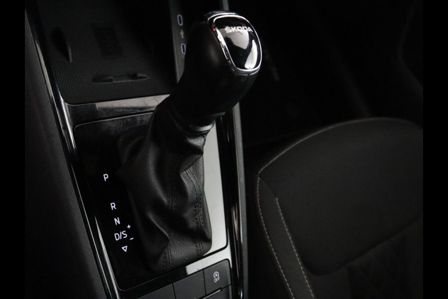 Škoda SCALA 1.0 TSI Sport | Automaat | Panoramadak | Carplay | Full LED | Climate control | Sportstoelen | Parkeerhulp | Cruise control | Bluetooth | 17'' | Getint glas