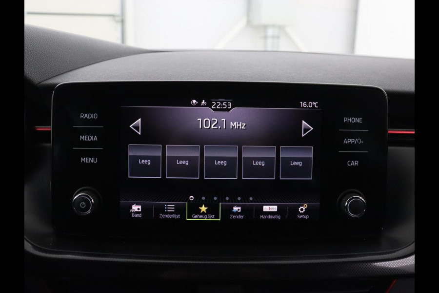 Škoda SCALA 1.0 TSI Sport | Automaat | Panoramadak | Carplay | Full LED | Climate control | Sportstoelen | Parkeerhulp | Cruise control | Bluetooth | 17'' | Getint glas