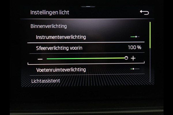 Škoda SCALA 1.0 TSI Sport | Automaat | Panoramadak | Carplay | Full LED | Climate control | Sportstoelen | Parkeerhulp | Cruise control | Bluetooth | 17'' | Getint glas