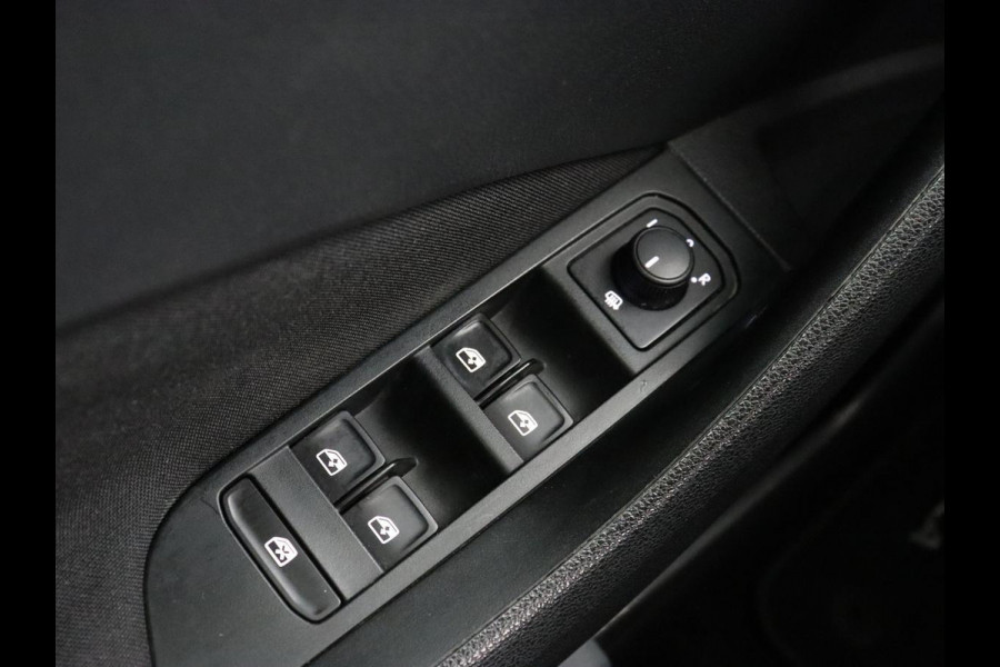 Škoda SCALA 1.0 TSI Sport | Automaat | Panoramadak | Carplay | Full LED | Climate control | Sportstoelen | Parkeerhulp | Cruise control | Bluetooth | 17'' | Getint glas