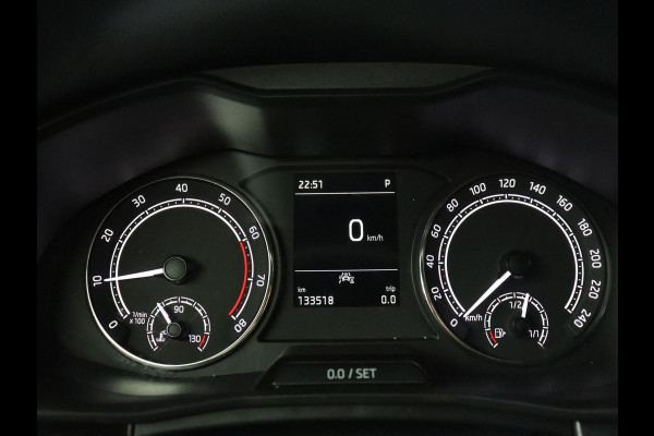 Škoda SCALA 1.0 TSI Sport | Automaat | Panoramadak | Carplay | Full LED | Climate control | Sportstoelen | Parkeerhulp | Cruise control | Bluetooth | 17'' | Getint glas