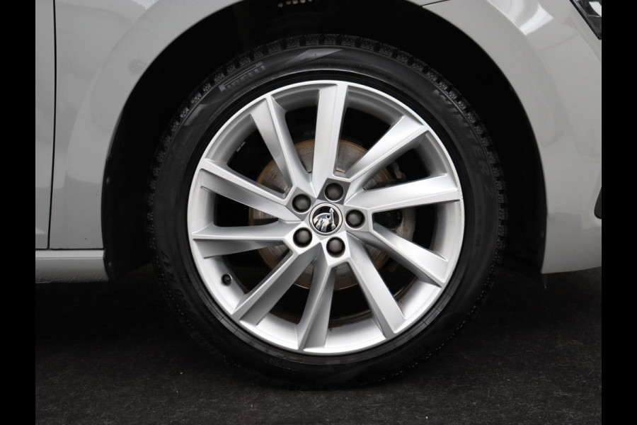 Škoda SCALA 1.0 TSI Sport | Automaat | Panoramadak | Carplay | Full LED | Climate control | Sportstoelen | Parkeerhulp | Cruise control | Bluetooth | 17'' | Getint glas