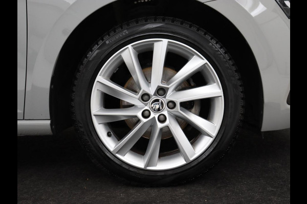 Škoda SCALA 1.0 TSI Sport | Automaat | Panoramadak | Carplay | Full LED | Climate control | Sportstoelen | Parkeerhulp | Cruise control | Bluetooth | 17'' | Getint glas