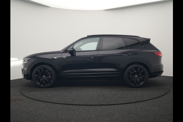 Volkswagen Touareg 3.0 TSi 4MOTION R PHEV 462pk Dealer O.H. | Luchtvering | Trekhaak Af Fabriek | Panodak | Adaptive Cruise | Lederen Sportstoelen Memory & Verwarmd | Camera | 21"L.M | Stuur Verwarmd | Keyless | Apple Carplay | Blis | Plug In Hybrid |