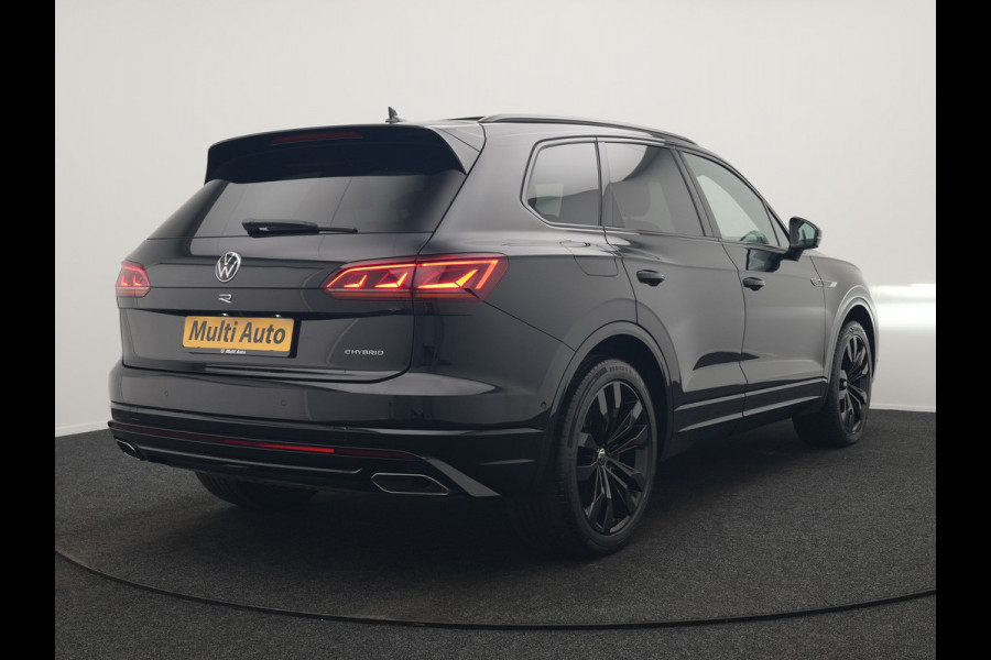 Volkswagen Touareg 3.0 TSi 4MOTION R PHEV 462pk Dealer O.H. | Luchtvering | Trekhaak Af Fabriek | Panodak | Adaptive Cruise | Lederen Sportstoelen Memory & Verwarmd | Camera | 21"L.M | Stuur Verwarmd | Keyless | Apple Carplay | Blis | Plug In Hybrid |