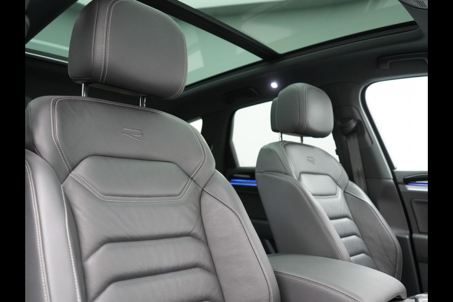 Volkswagen Touareg 3.0 TSi 4MOTION R PHEV 462pk Dealer O.H. | Luchtvering | Trekhaak Af Fabriek | Panodak | Adaptive Cruise | Lederen Sportstoelen Memory & Verwarmd | Camera | 21"L.M | Stuur Verwarmd | Keyless | Apple Carplay | Blis | Plug In Hybrid |