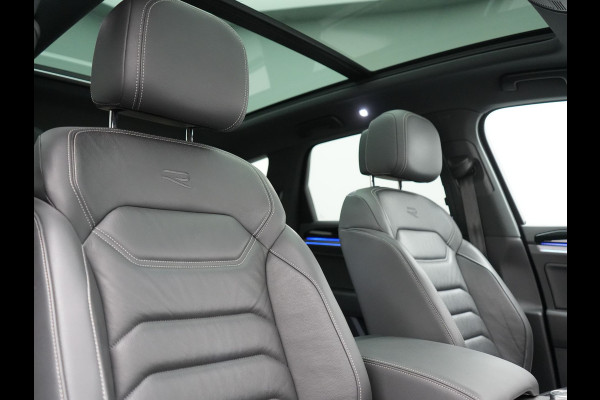 Volkswagen Touareg 3.0 TSi 4MOTION R PHEV 462pk Dealer O.H. | Luchtvering | Trekhaak Af Fabriek | Panodak | Adaptive Cruise | Lederen Sportstoelen Memory & Verwarmd | Camera | 21"L.M | Stuur Verwarmd | Keyless | Apple Carplay | Blis | Plug In Hybrid |