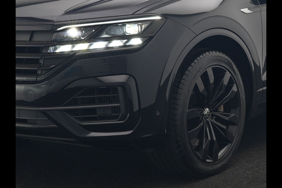 Volkswagen Touareg 3.0 TSi 4MOTION R PHEV 462pk Dealer O.H. | Luchtvering | Trekhaak Af Fabriek | Panodak | Adaptive Cruise | Lederen Sportstoelen Memory & Verwarmd | Camera | 21"L.M | Stuur Verwarmd | Keyless | Apple Carplay | Blis | Plug In Hybrid |
