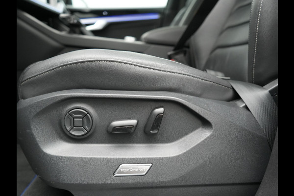 Volkswagen Touareg 3.0 TSi 4MOTION R PHEV 462pk Dealer O.H. | Luchtvering | Trekhaak Af Fabriek | Panodak | Adaptive Cruise | Lederen Sportstoelen Memory & Verwarmd | Camera | 21"L.M | Stuur Verwarmd | Keyless | Apple Carplay | Blis | Plug In Hybrid |