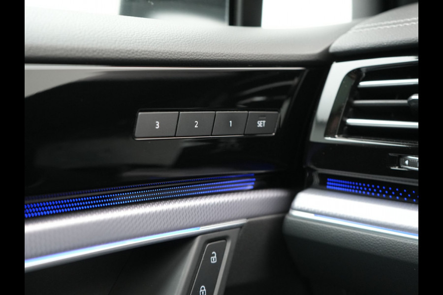 Volkswagen Touareg 3.0 TSi 4MOTION R PHEV 462pk Dealer O.H. | Luchtvering | Trekhaak Af Fabriek | Panodak | Adaptive Cruise | Lederen Sportstoelen Memory & Verwarmd | Camera | 21"L.M | Stuur Verwarmd | Keyless | Apple Carplay | Blis | Plug In Hybrid |