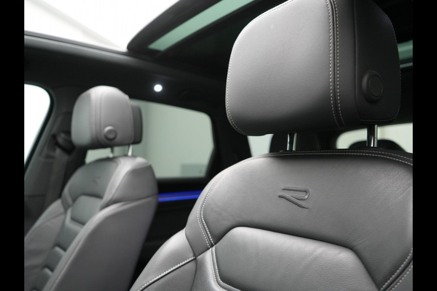 Volkswagen Touareg 3.0 TSi 4MOTION R PHEV 462pk Dealer O.H. | Luchtvering | Trekhaak Af Fabriek | Panodak | Adaptive Cruise | Lederen Sportstoelen Memory & Verwarmd | Camera | 21"L.M | Stuur Verwarmd | Keyless | Apple Carplay | Blis | Plug In Hybrid |