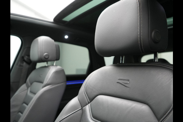 Volkswagen Touareg 3.0 TSi 4MOTION R PHEV 462pk Dealer O.H. | Luchtvering | Trekhaak Af Fabriek | Panodak | Adaptive Cruise | Lederen Sportstoelen Memory & Verwarmd | Camera | 21"L.M | Stuur Verwarmd | Keyless | Apple Carplay | Blis | Plug In Hybrid |