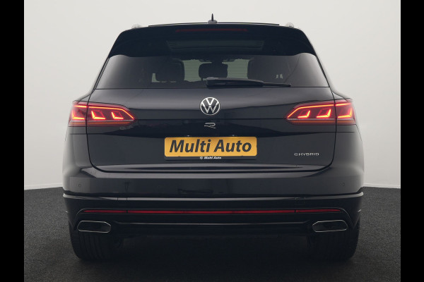 Volkswagen Touareg 3.0 TSi 4MOTION R PHEV 462pk Dealer O.H. | Luchtvering | Trekhaak Af Fabriek | Panodak | Adaptive Cruise | Lederen Sportstoelen Memory & Verwarmd | Camera | 21"L.M | Stuur Verwarmd | Keyless | Apple Carplay | Blis | Plug In Hybrid |