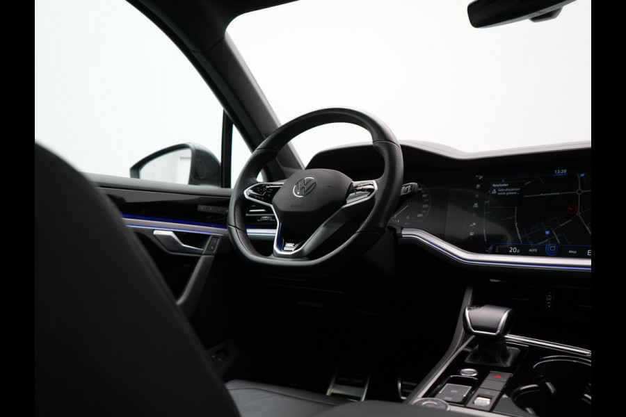 Volkswagen Touareg 3.0 TSi 4MOTION R PHEV 462pk Dealer O.H. | Luchtvering | Trekhaak Af Fabriek | Panodak | Adaptive Cruise | Lederen Sportstoelen Memory & Verwarmd | Camera | 21"L.M | Stuur Verwarmd | Keyless | Apple Carplay | Blis | Plug In Hybrid |