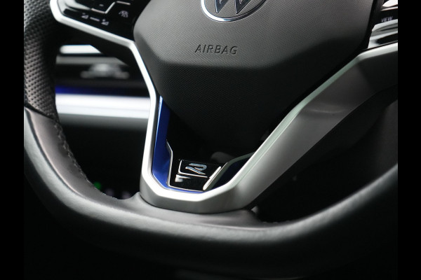 Volkswagen Touareg 3.0 TSi 4MOTION R PHEV 462pk Dealer O.H. | Luchtvering | Trekhaak Af Fabriek | Panodak | Adaptive Cruise | Lederen Sportstoelen Memory & Verwarmd | Camera | 21"L.M | Stuur Verwarmd | Keyless | Apple Carplay | Blis | Plug In Hybrid |