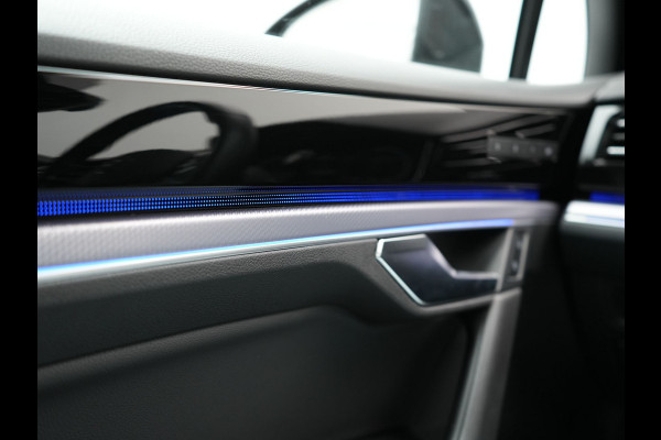 Volkswagen Touareg 3.0 TSi 4MOTION R PHEV 462pk Dealer O.H. | Luchtvering | Trekhaak Af Fabriek | Panodak | Adaptive Cruise | Lederen Sportstoelen Memory & Verwarmd | Camera | 21"L.M | Stuur Verwarmd | Keyless | Apple Carplay | Blis | Plug In Hybrid |