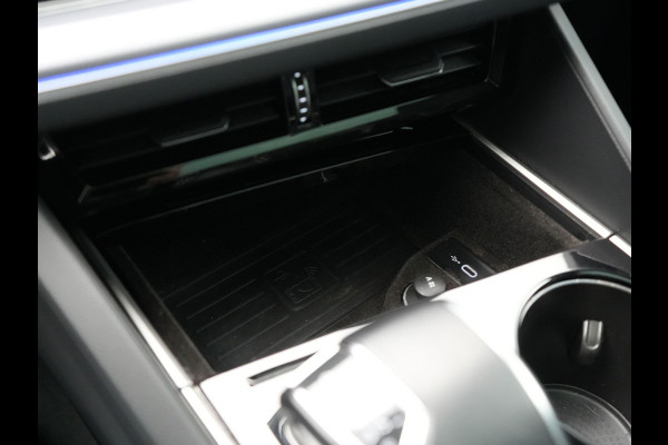 Volkswagen Touareg 3.0 TSi 4MOTION R PHEV 462pk Dealer O.H. | Luchtvering | Trekhaak Af Fabriek | Panodak | Adaptive Cruise | Lederen Sportstoelen Memory & Verwarmd | Camera | 21"L.M | Stuur Verwarmd | Keyless | Apple Carplay | Blis | Plug In Hybrid |
