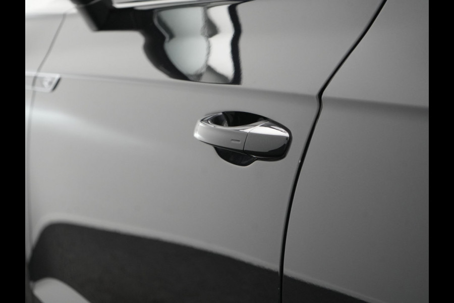 Volkswagen Touareg 3.0 TSi 4MOTION R PHEV 462pk Dealer O.H. | Luchtvering | Trekhaak Af Fabriek | Panodak | Adaptive Cruise | Lederen Sportstoelen Memory & Verwarmd | Camera | 21"L.M | Stuur Verwarmd | Keyless | Apple Carplay | Blis | Plug In Hybrid |