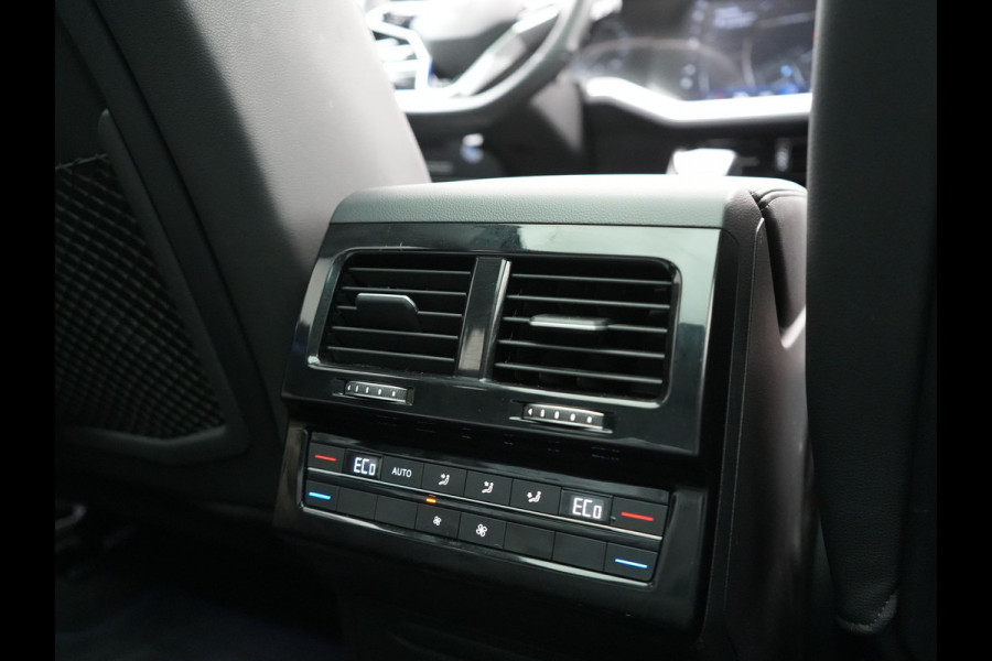 Volkswagen Touareg 3.0 TSi 4MOTION R PHEV 462pk Dealer O.H. | Luchtvering | Trekhaak Af Fabriek | Panodak | Adaptive Cruise | Lederen Sportstoelen Memory & Verwarmd | Camera | 21"L.M | Stuur Verwarmd | Keyless | Apple Carplay | Blis | Plug In Hybrid |