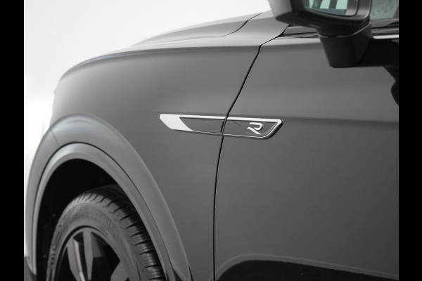 Volkswagen Touareg 3.0 TSi 4MOTION R PHEV 462pk Dealer O.H. | Luchtvering | Trekhaak Af Fabriek | Panodak | Adaptive Cruise | Lederen Sportstoelen Memory & Verwarmd | Camera | 21"L.M | Stuur Verwarmd | Keyless | Apple Carplay | Blis | Plug In Hybrid |