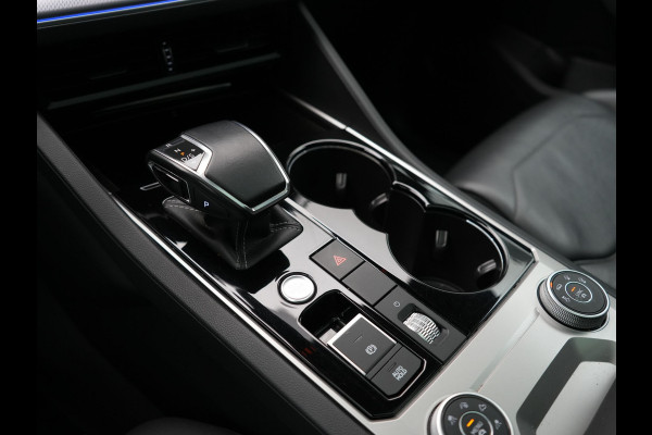 Volkswagen Touareg 3.0 TSi 4MOTION R PHEV 462pk Dealer O.H. | Luchtvering | Trekhaak Af Fabriek | Panodak | Adaptive Cruise | Lederen Sportstoelen Memory & Verwarmd | Camera | 21"L.M | Stuur Verwarmd | Keyless | Apple Carplay | Blis | Plug In Hybrid |