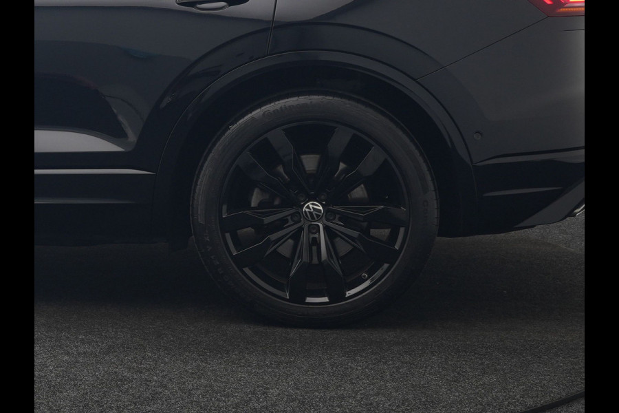 Volkswagen Touareg 3.0 TSi 4MOTION R PHEV 462pk Dealer O.H. | Luchtvering | Trekhaak Af Fabriek | Panodak | Adaptive Cruise | Lederen Sportstoelen Memory & Verwarmd | Camera | 21"L.M | Stuur Verwarmd | Keyless | Apple Carplay | Blis | Plug In Hybrid |