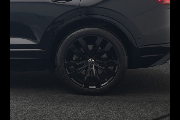Volkswagen Touareg 3.0 TSi 4MOTION R PHEV 462pk Dealer O.H. | Luchtvering | Trekhaak Af Fabriek | Panodak | Adaptive Cruise | Lederen Sportstoelen Memory & Verwarmd | Camera | 21"L.M | Stuur Verwarmd | Keyless | Apple Carplay | Blis | Plug In Hybrid |