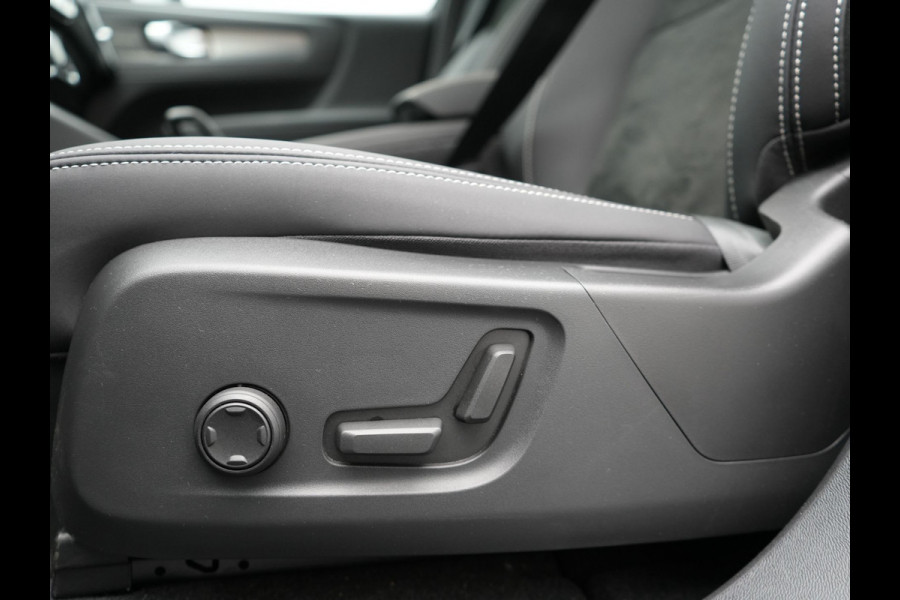 Volvo XC40 Recharge Pro 69kWh 231pk Dealer O.H. | Panodak | 360 Camera | Adaptive Cruise | Harman / Kardon | Alcantara Sportstoelen Memory & Verwarmd | Google Assistent | Stuur Verwarmd | Keyless | Blis | DAB |