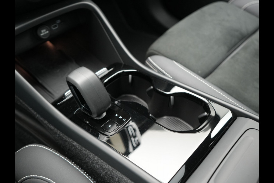 Volvo XC40 Recharge Pro 69kWh 231pk Dealer O.H. | Panodak | 360 Camera | Adaptive Cruise | Harman / Kardon | Alcantara Sportstoelen Memory & Verwarmd | Google Assistent | Stuur Verwarmd | Keyless | Blis | DAB |