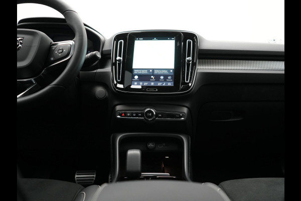 Volvo XC40 Recharge Pro 69kWh 231pk Dealer O.H. | Panodak | 360 Camera | Adaptive Cruise | Harman / Kardon | Alcantara Sportstoelen Memory & Verwarmd | Google Assistent | Stuur Verwarmd | Keyless | Blis | DAB |