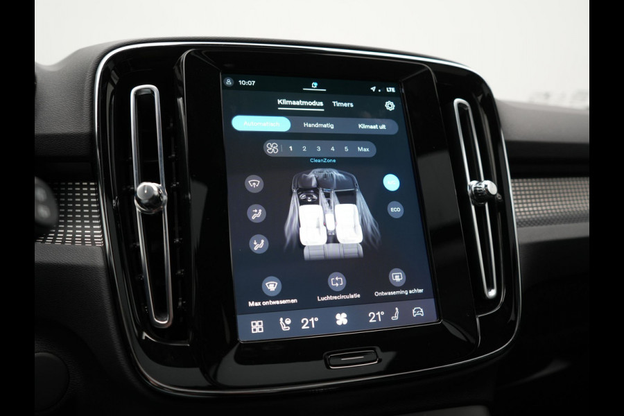 Volvo XC40 Recharge Pro 69kWh 231pk Dealer O.H. | Panodak | 360 Camera | Adaptive Cruise | Harman / Kardon | Alcantara Sportstoelen Memory & Verwarmd | Google Assistent | Stuur Verwarmd | Keyless | Blis | DAB |