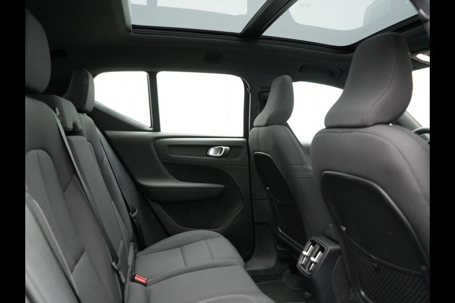 Volvo XC40 Recharge Extended Range Ultimate 82 kWh 252pk Dealer O.H. | Panodak | 360 Camera | Adaptive Cruise | Harman / Kardon | Voorstoelen Memory & Verwarmd | Google Assistent | Keyless | Blis | Stuur Verwarmd | Apple Carplay | DAB |